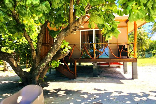Bungalow Kahaia ombragé par un arbre