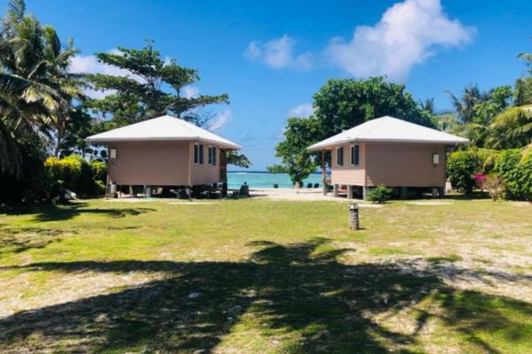 Les deux bungalows face au lagon