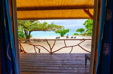 Vue depuis l'intérieur du bungalow Aute sur la plage